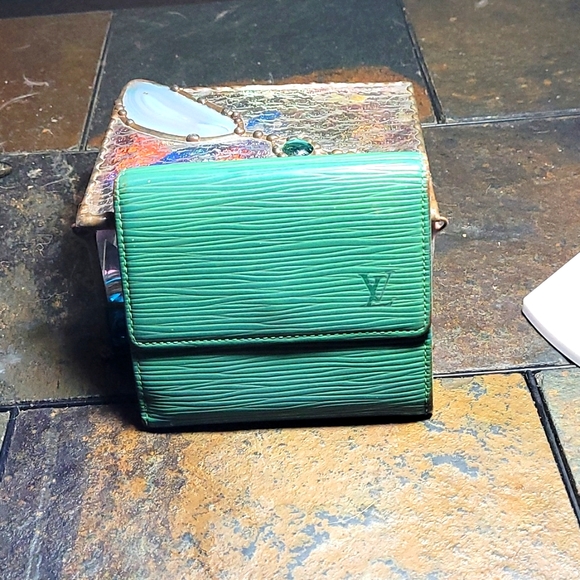 Louis Vuitton Forest Green Epi Wallet💥💥💥SUPER SUPER SALE💥💥💥 - Picture 1 of 7